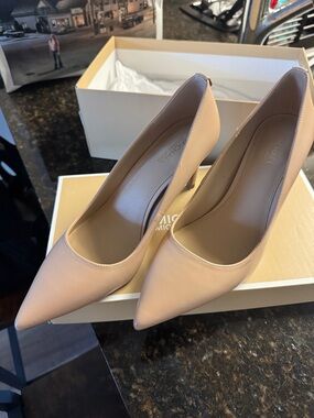 Michael Kors Beige Work Heels BRAND NEW